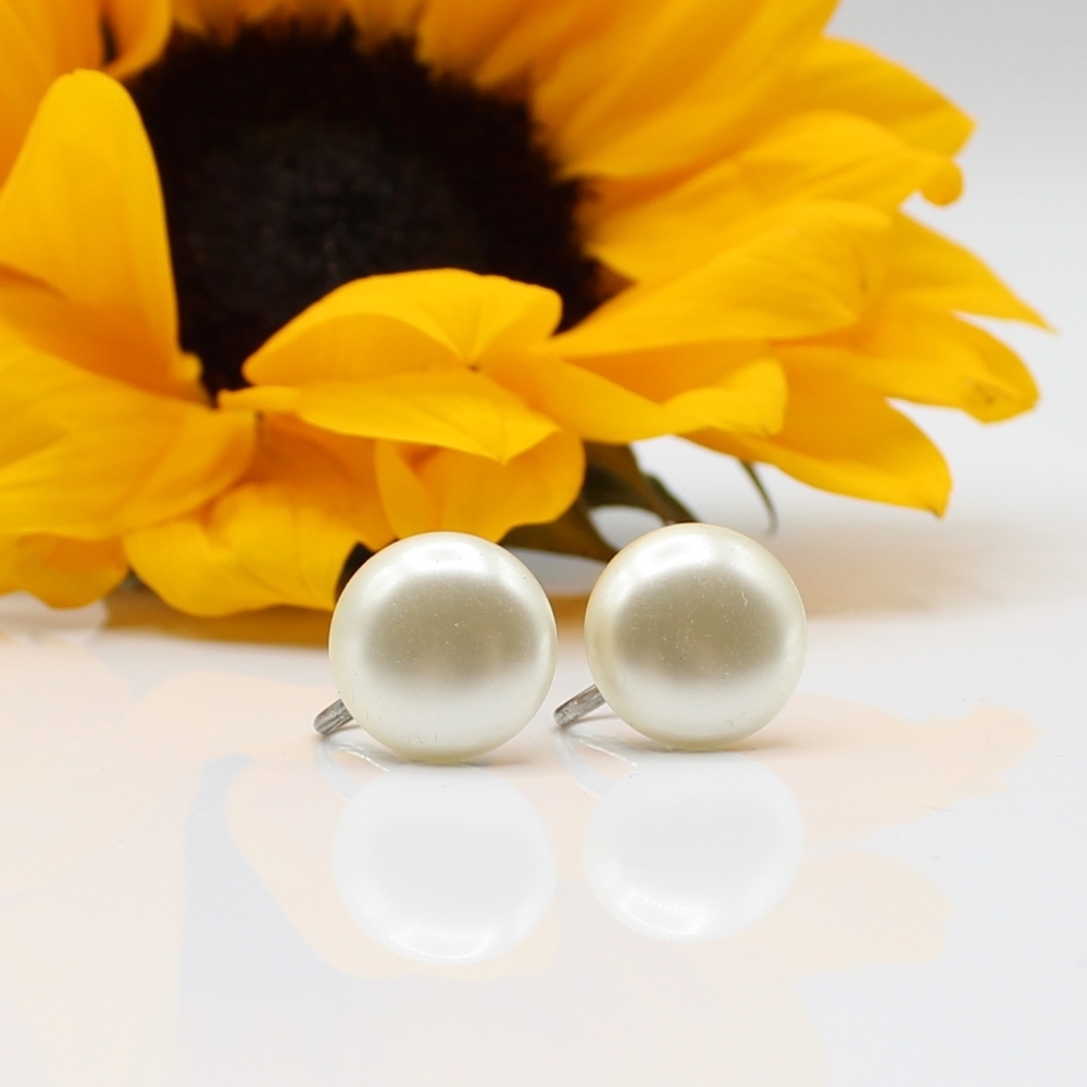 Vintage screw back button earrings